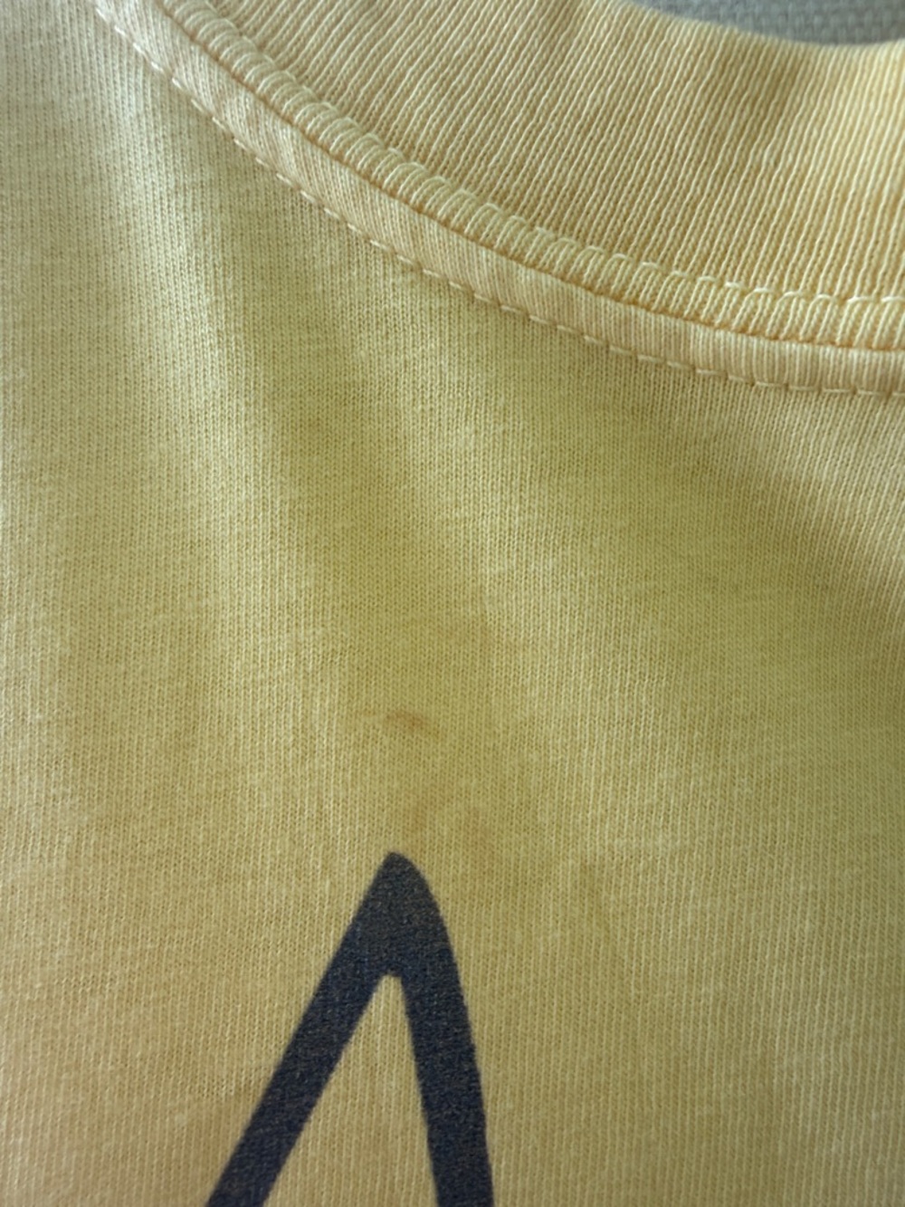 Women’s Yellow Star Graphic Tee - Picture 4 of 4